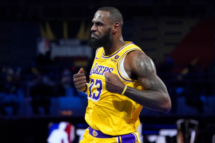 詹姆斯时隔 8 周恢复球场训练,湖人下赛季争冠添底气 詹姆斯时隔 8 周恢复球场训练,湖人下赛季争冠添底气